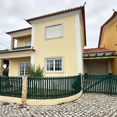 Toca Dos Coelhos Casa vacanze Silveira (Lisbon)